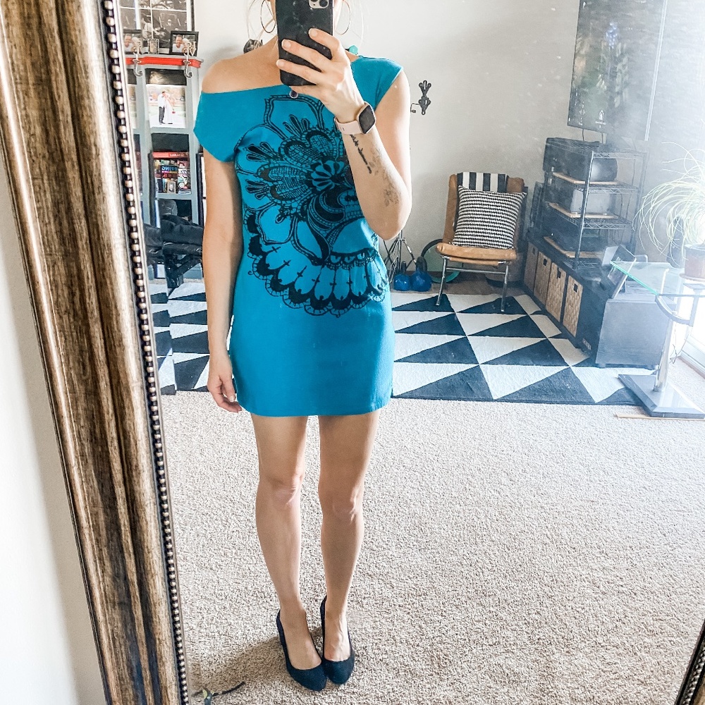 EXPRESS bateau neck paisley t-shirt dress